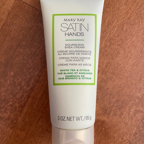 Mary Lay satin hands - Picture 2 of 4